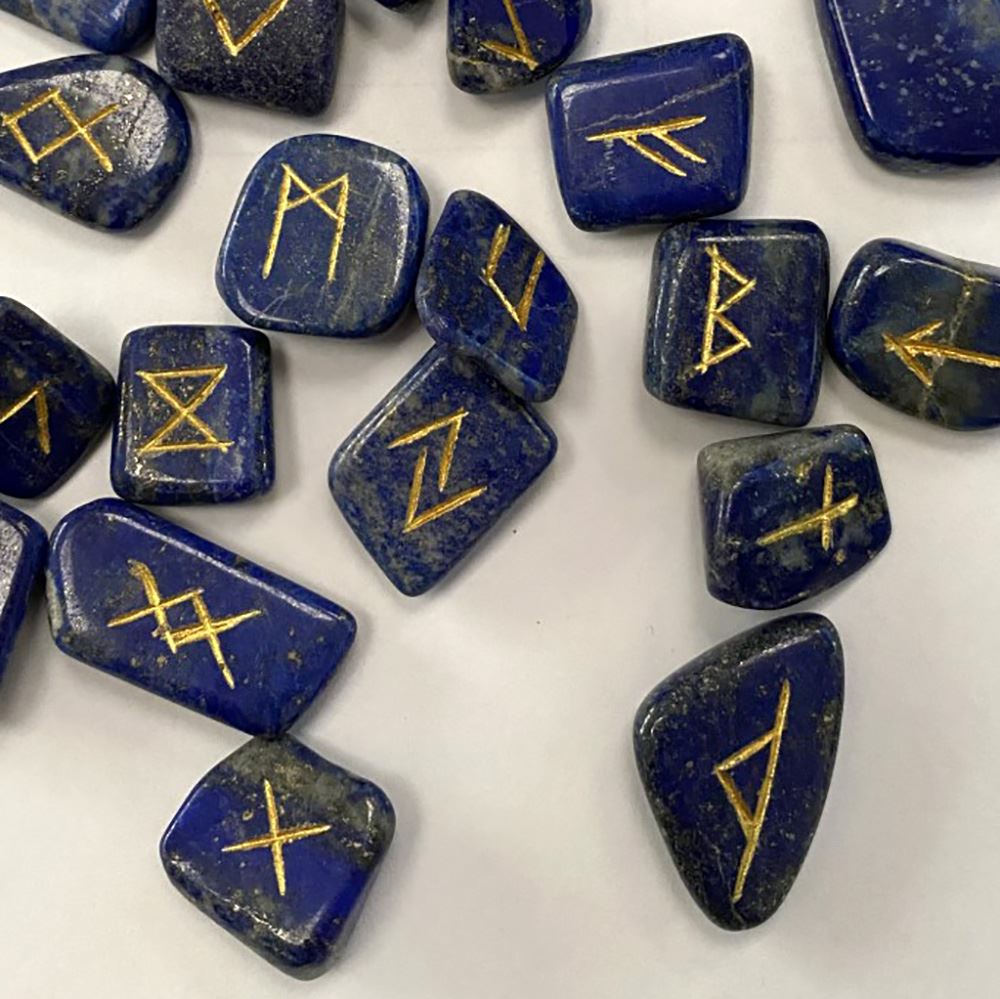 Rune Set with Pouch, 1-2cm