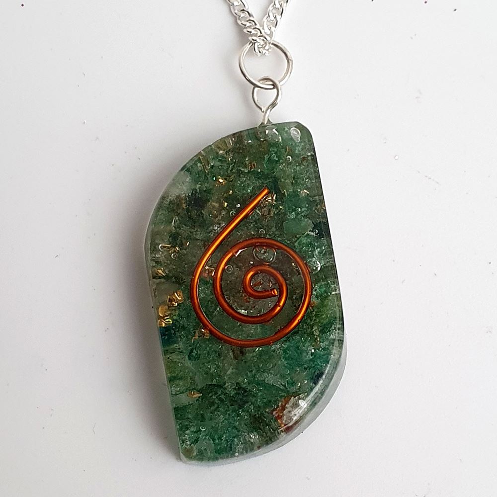 Orgonite Reiki Leaf Pendant, 4x2cm