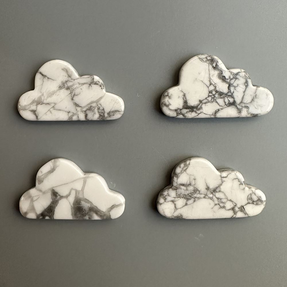 Crystal Cloud, 5x3x0.5cm, Howlite