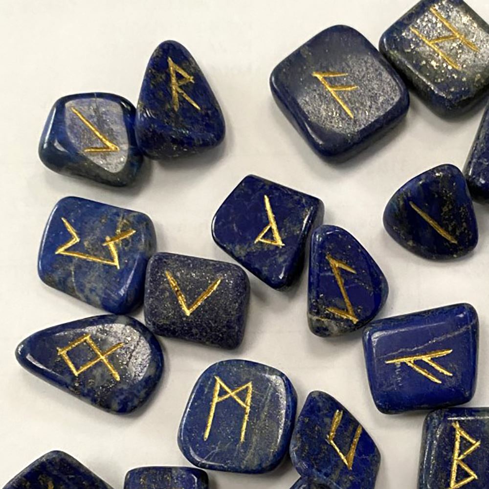 Rune Set with Pouch, 1-2cm
