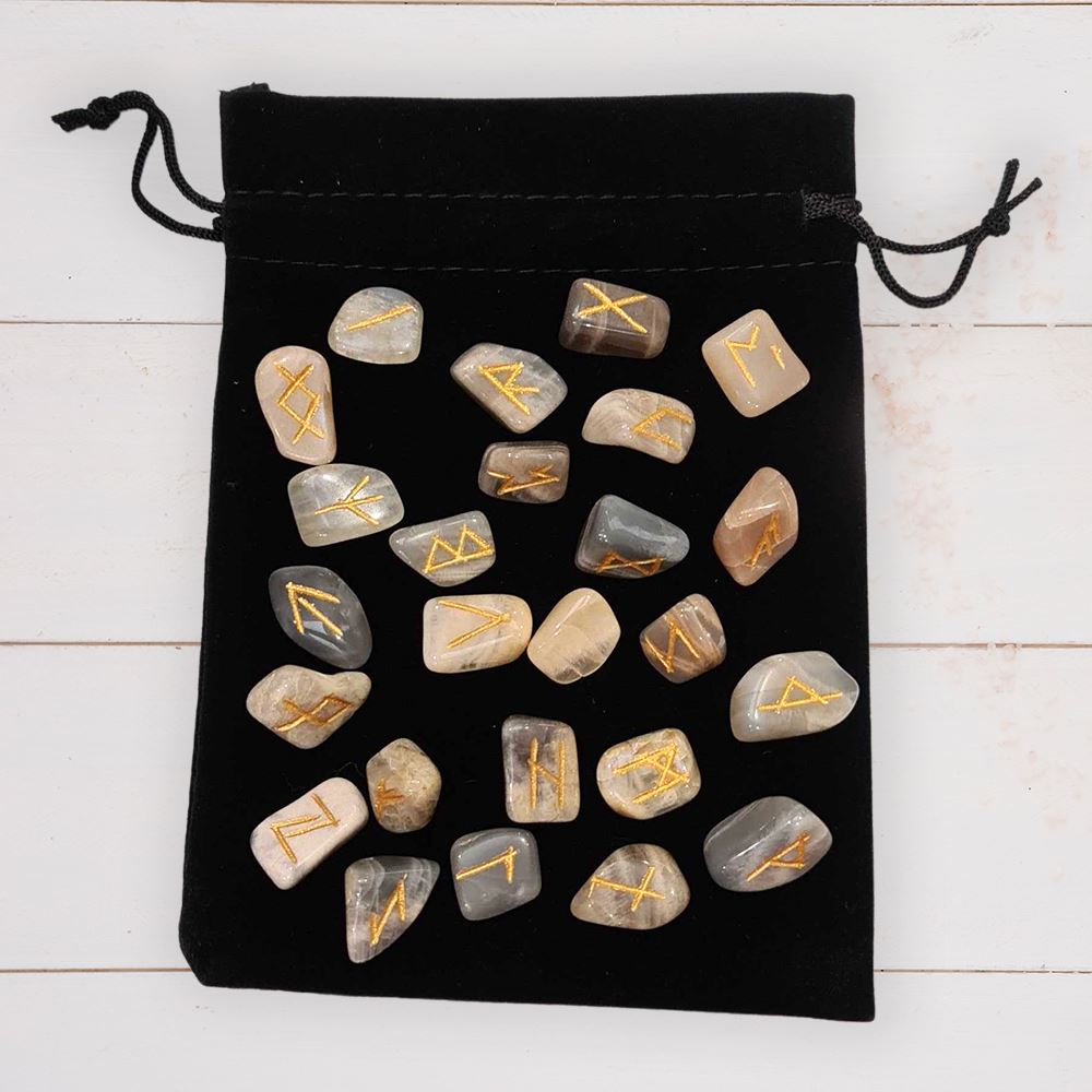 Rune Set with Pouch, 1-2cm