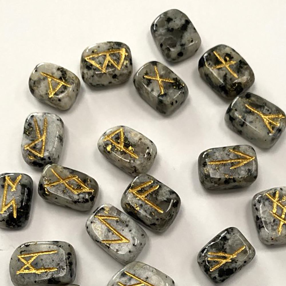 Rune Set with Pouch, 1-2cm